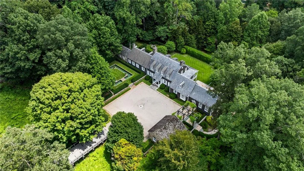 1727 W Paces Ferry Road Nw, Atlanta, Georgia 30327, 5 Bedrooms Bedrooms, ,4 BathroomsBathrooms,Residential,For Sale,1727 W Paces Ferry Road Nw,7676416