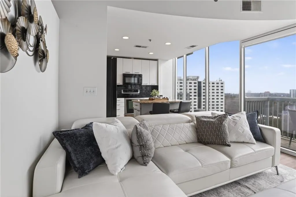 3324 Peachtree Road Ne Unit 1312, Atlanta, Georgia 30326, 1 Bedroom Bedrooms, ,1 BathroomBathrooms,Residential,For Sale,3324 Peachtree Road Ne Unit 1312,7691095