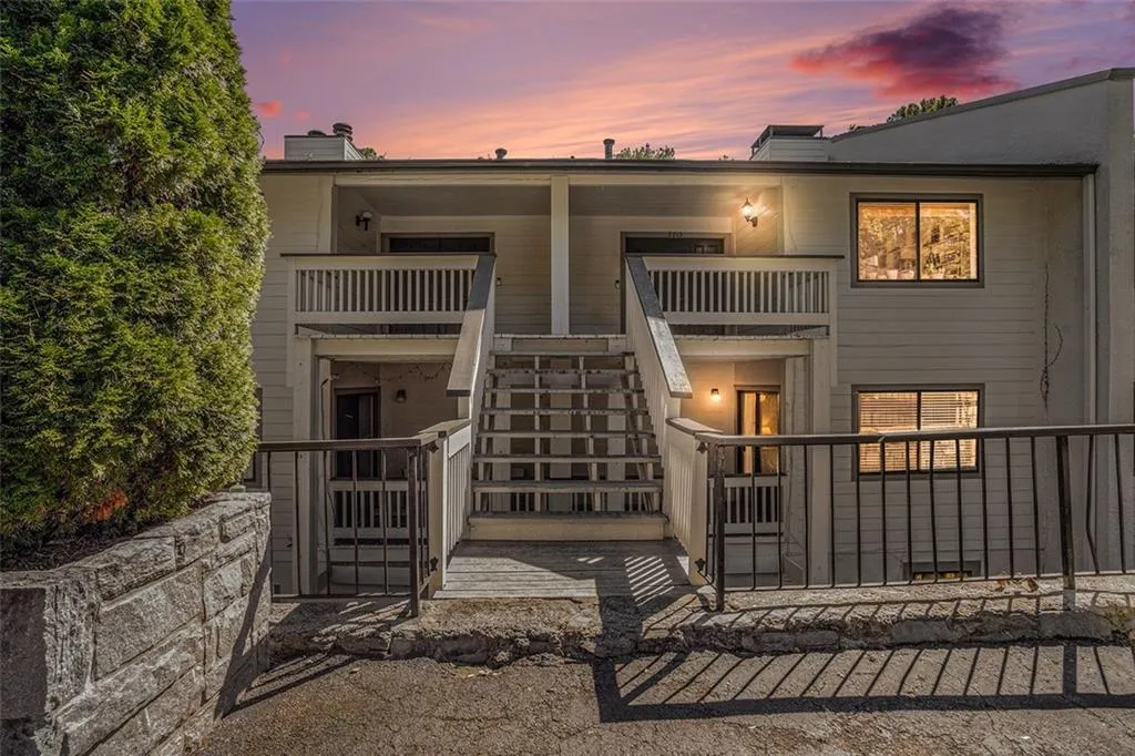 3813 Paces Ferry West Se, Atlanta, Georgia 30339, 4 Bedrooms Bedrooms, ,3 BathroomsBathrooms,Residential,For Sale,3813 Paces Ferry West Se,7691140