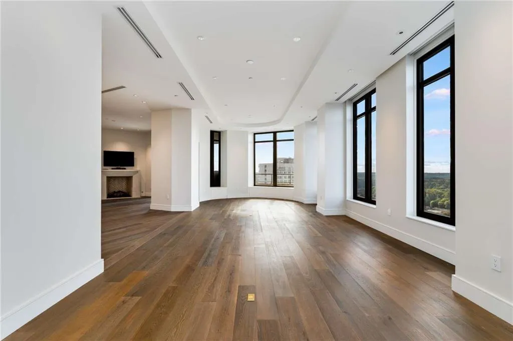 3376 Peachtree Road Ne Unit 33b, Atlanta, Georgia 30326, 3 Bedrooms Bedrooms, 0 ,3 BathroomsBathrooms,Residential,For Sale,3376 Peachtree Road Ne Unit 33b,7675558