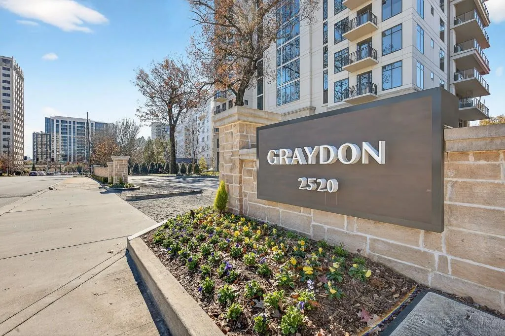 2520 Peachtree Road Unit 703, Atlanta, Georgia 30305, 2 Bedrooms Bedrooms, ,3 BathroomsBathrooms,Residential,For Sale,2520 Peachtree Road Unit 703,7693724