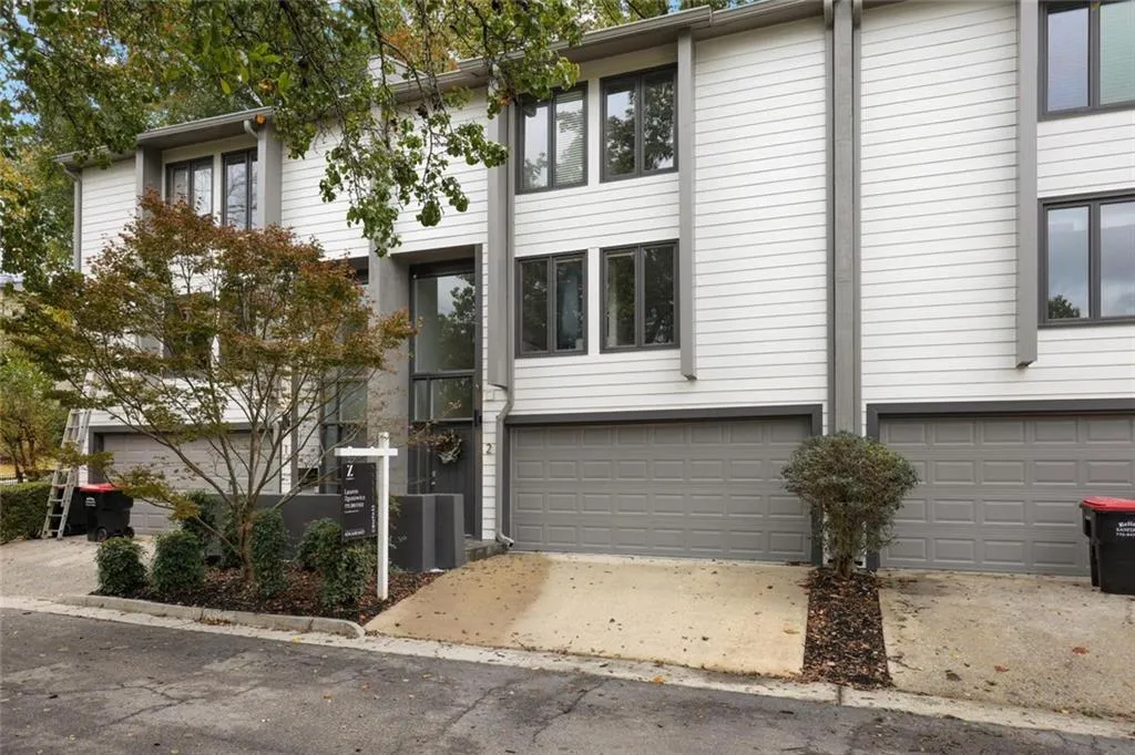 4010 Roswell Road Ne Unit A2, Atlanta, Georgia 30342, 3 Bedrooms Bedrooms, 0 ,2 BathroomsBathrooms,Residential,For Sale,4010 Roswell Road Ne Unit A2,7700916