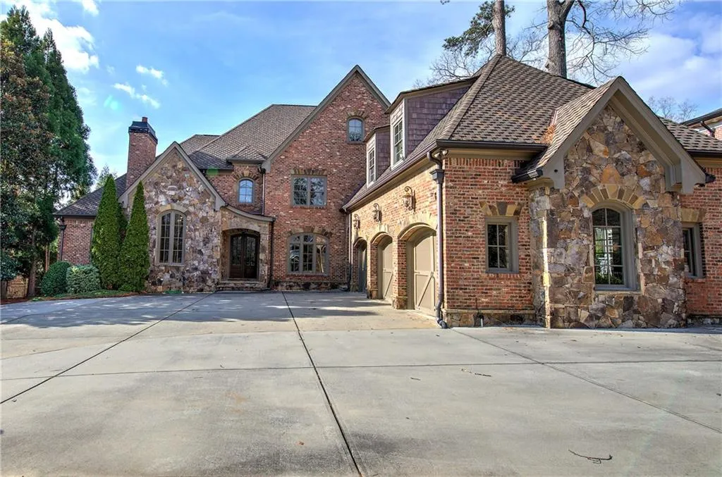 4076 Peachtree Dunwoody Road Ne, Atlanta, Georgia 30342, 4 Bedrooms Bedrooms, 0 ,4 BathroomsBathrooms,Residential,For Sale,4076 Peachtree Dunwoody Road Ne,7701023