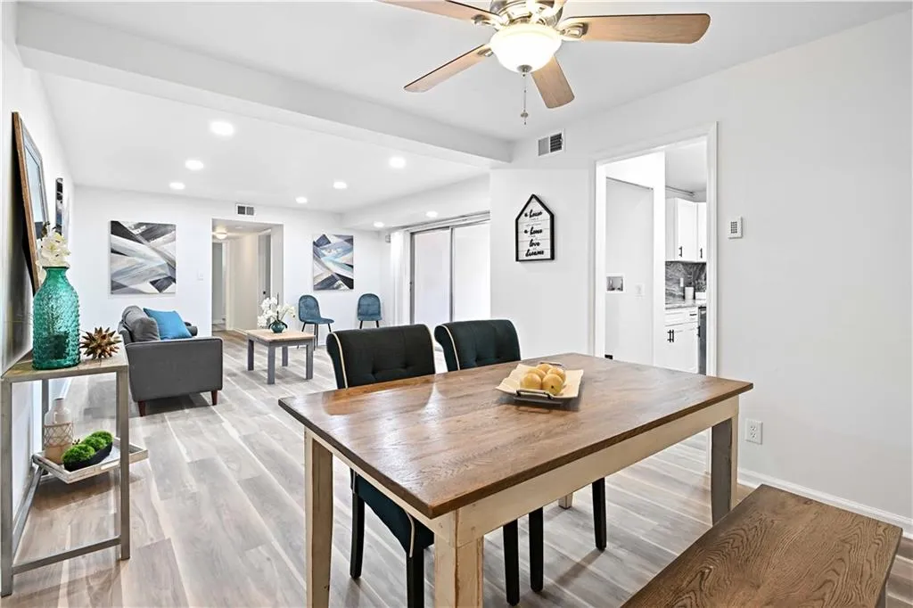 4300 Roswell Road Ne Unit 34, Atlanta, Georgia 30342, 2 Bedrooms Bedrooms, 0 ,2 BathroomsBathrooms,Residential,For Sale,4300 Roswell Road Ne Unit 34,7704728