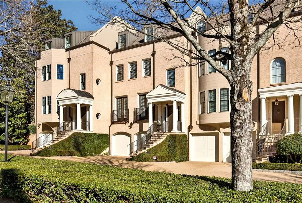 92 Old Ivy Road Ne Unit 7, Atlanta, Georgia 30342, 4 Bedrooms Bedrooms, 0 ,4 BathroomsBathrooms,Residential,For Sale,92 Old Ivy Road Ne Unit 7,7708312