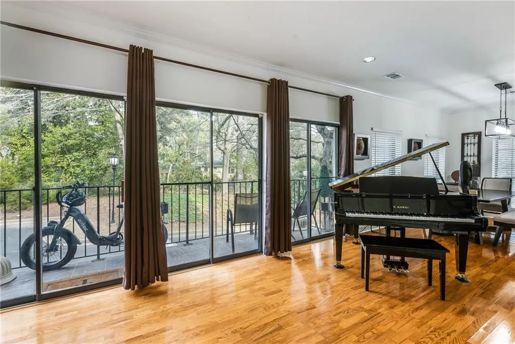 3071 Lenox Road Ne Unit 12, Atlanta, Georgia 30324, 2 Bedrooms Bedrooms, 0 ,2 BathroomsBathrooms,Residential,Sold,3071 Lenox Road Ne Unit 12,7711965