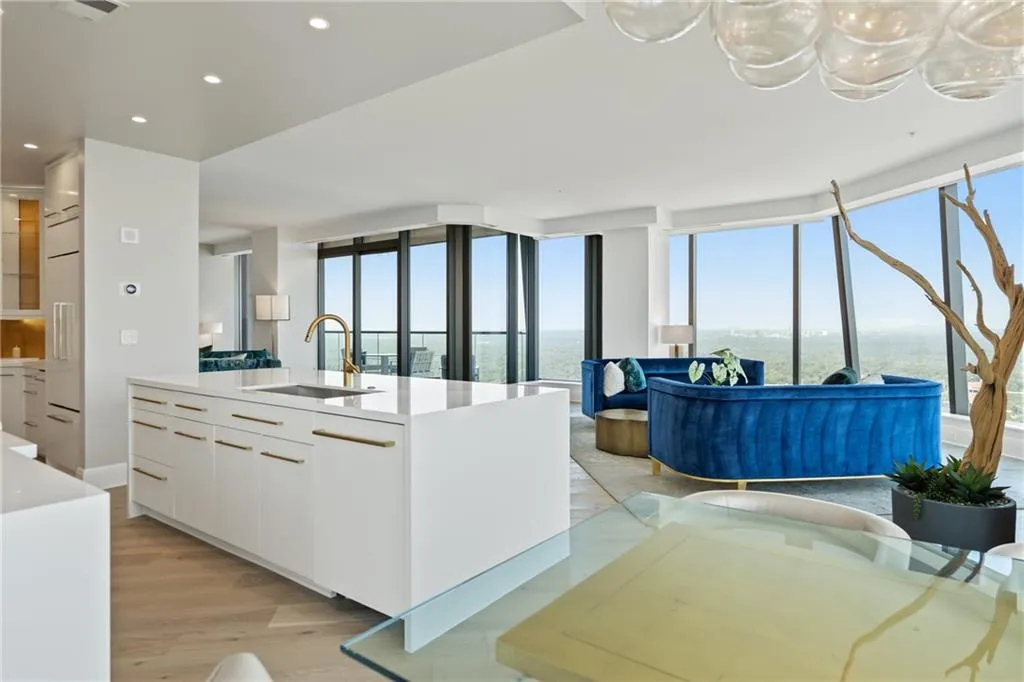 3344 Peachtree Road Ne Unit 4202, Atlanta, Georgia 30326, 2 Bedrooms Bedrooms, 0 ,2 BathroomsBathrooms,Residential,Sold,3344 Peachtree Road Ne Unit 4202,7710787