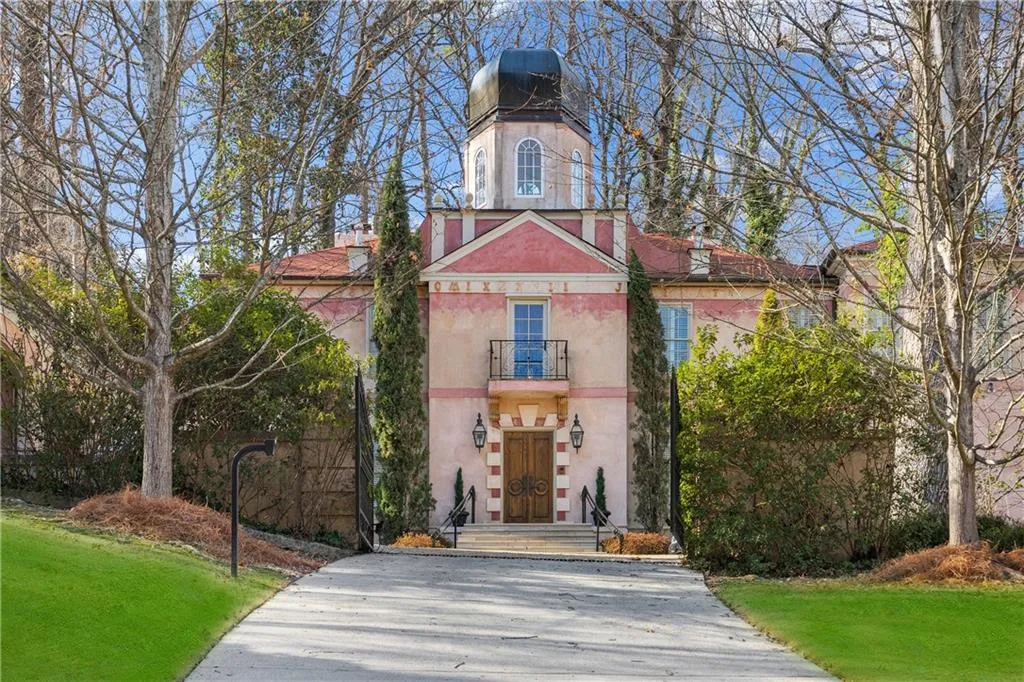 2740 Northside Drive Nw, Atlanta, Georgia 30305, 4 Bedrooms Bedrooms, 0 ,3 BathroomsBathrooms,Residential,For Sale,2740 Northside Drive Nw,7710816