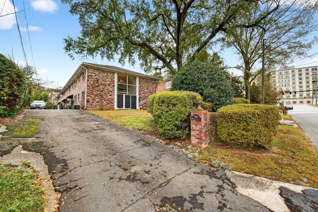 3668 Kingsboro Road Ne Unit 7, Atlanta, Georgia 30319, 2 Bedrooms Bedrooms, 0 ,1 BathroomBathrooms,Residential,For Sale,3668 Kingsboro Road Ne Unit 7,7714912
