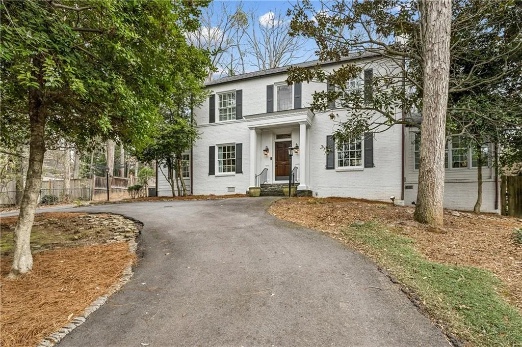 3905 Peachtree Dunwoody Road Ne, Atlanta, Georgia 30342, 3 Bedrooms Bedrooms, 0 ,2 BathroomsBathrooms,Residential,Sold,3905 Peachtree Dunwoody Road Ne,7722117