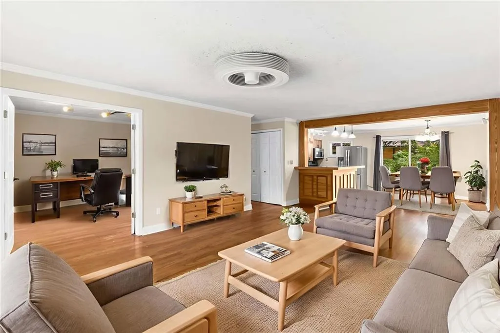 115 Biscayne Drive Nw Unit E3, Atlanta, Georgia 30309, 3 Bedrooms Bedrooms, 0 ,2 BathroomsBathrooms,Residential,For Sale,115 Biscayne Drive Nw Unit E3,7722417