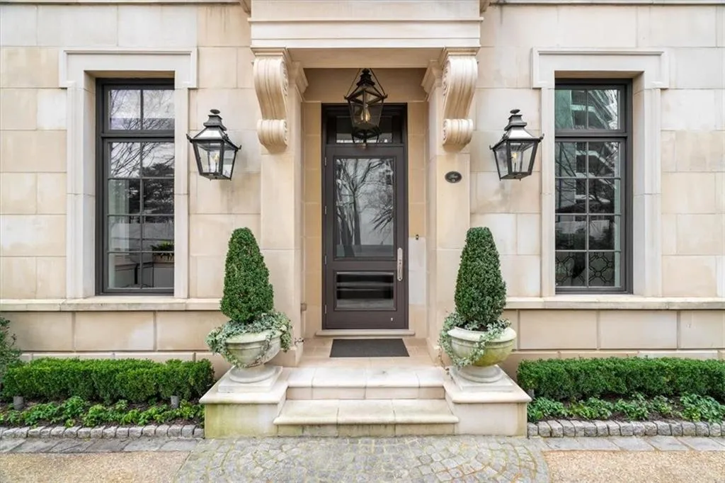 2640 Peachtree Road Nw Unit 3, Atlanta, Georgia 30305, 4 Bedrooms Bedrooms, 0 ,4 BathroomsBathrooms,Residential,For Sale,2640 Peachtree Road Nw Unit 3,7723260