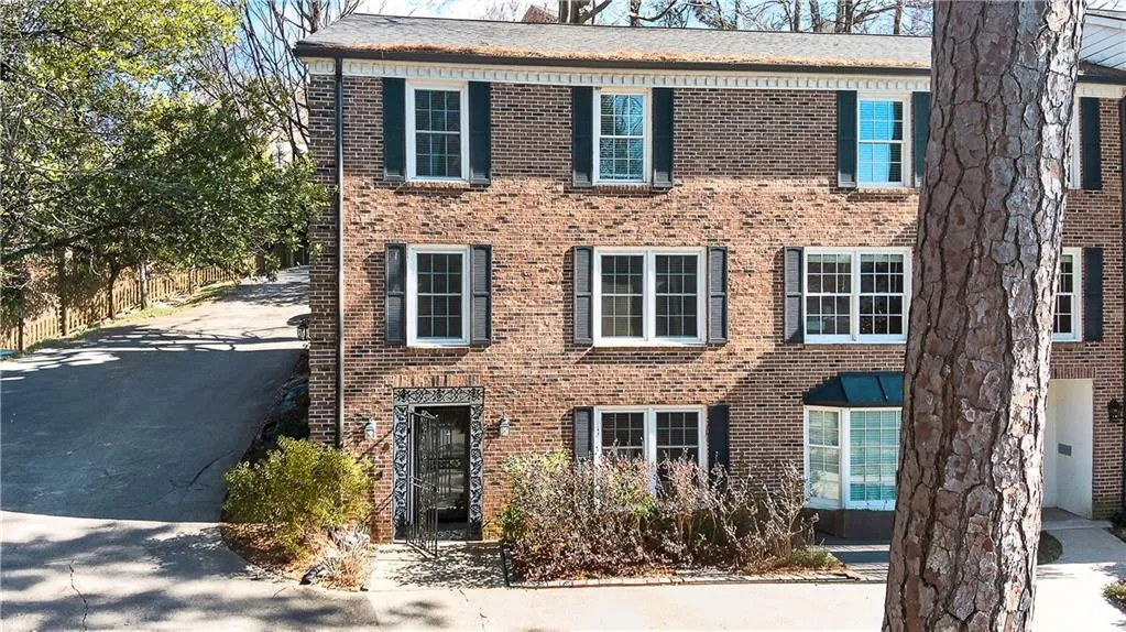 1 Ardmore Square Nw Unit 1, Atlanta, Georgia 30309, 3 Bedrooms Bedrooms, 0 ,2 BathroomsBathrooms,Residential,For Sale,1 Ardmore Square Nw Unit 1,7724989