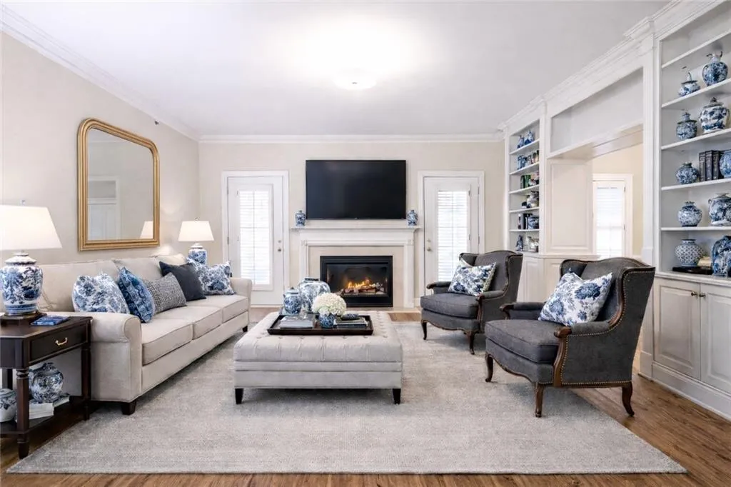 211 Colonial Homes Drive Nw Unit 1301, Atlanta, Georgia 30309, 3 Bedrooms Bedrooms, 0 ,2 BathroomsBathrooms,Residential,For Sale,211 Colonial Homes Drive Nw Unit 1301,7722040