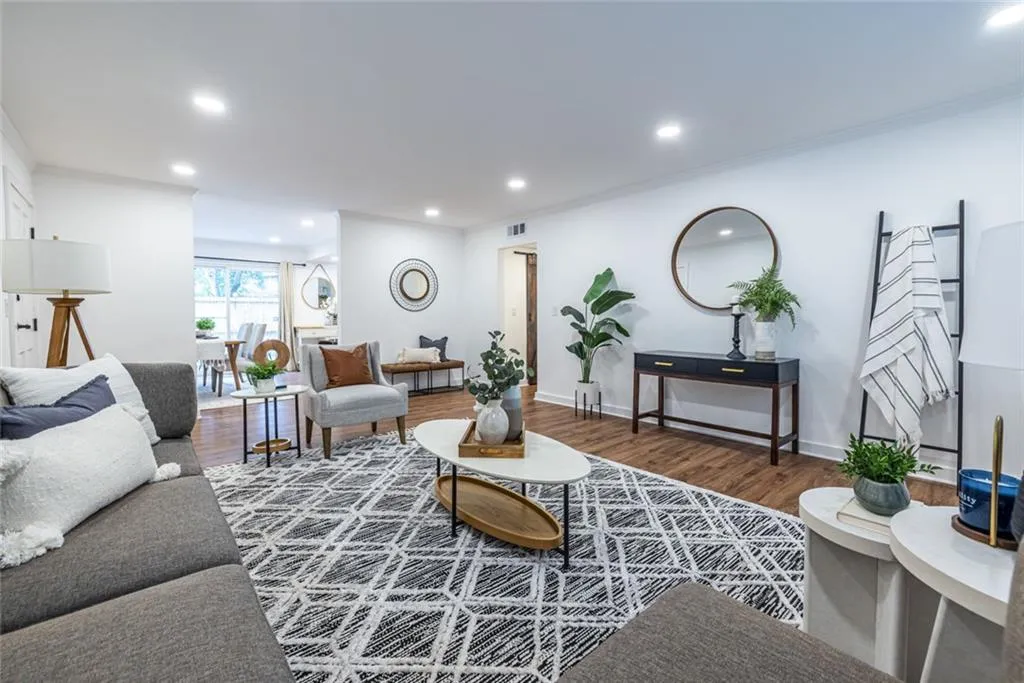 115 Biscayne Drive Nw Unit F10, Atlanta, Georgia 30309, 3 Bedrooms Bedrooms, 0 ,2 BathroomsBathrooms,Residential,For Sale,115 Biscayne Drive Nw Unit F10,7727170