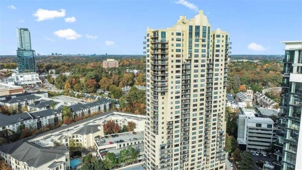 3481 Lakeside Drive Ne Unit 902, Atlanta, Georgia 30326, 2 Bedrooms Bedrooms, 0 ,2 BathroomsBathrooms,Residential,For Sale,3481 Lakeside Drive Ne Unit 902,7734732