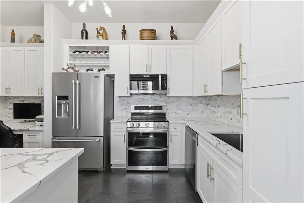 3445 Stratford Road Ne Unit 2104, Atlanta, Georgia 30326, 2 Bedrooms Bedrooms, 0 ,2 BathroomsBathrooms,Residential,For Sale,3445 Stratford Road Ne Unit 2104,7736572