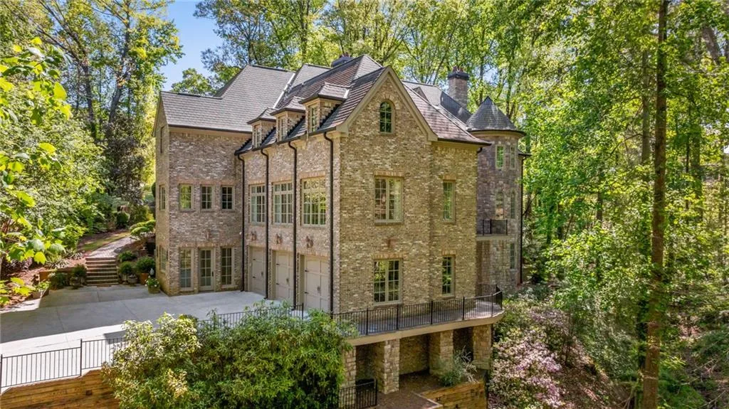 PRIVATE RESIDENCE IN A GATED ENCLAVE,PRIVATE DRIVE OFF MOUNT PARAN, ABOUT 1.2 miles to CHASTAIN PARK