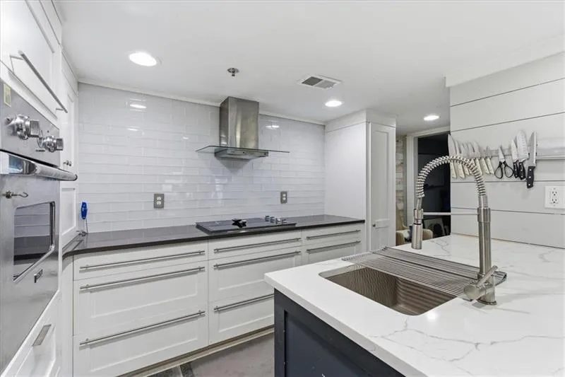 2855 Peachtree Road Ne Unit 124, Atlanta, Georgia 30305, 2 Bedrooms Bedrooms, 0 ,2 BathroomsBathrooms,Residential,For Sale,2855 Peachtree Road Ne Unit 124,7738227