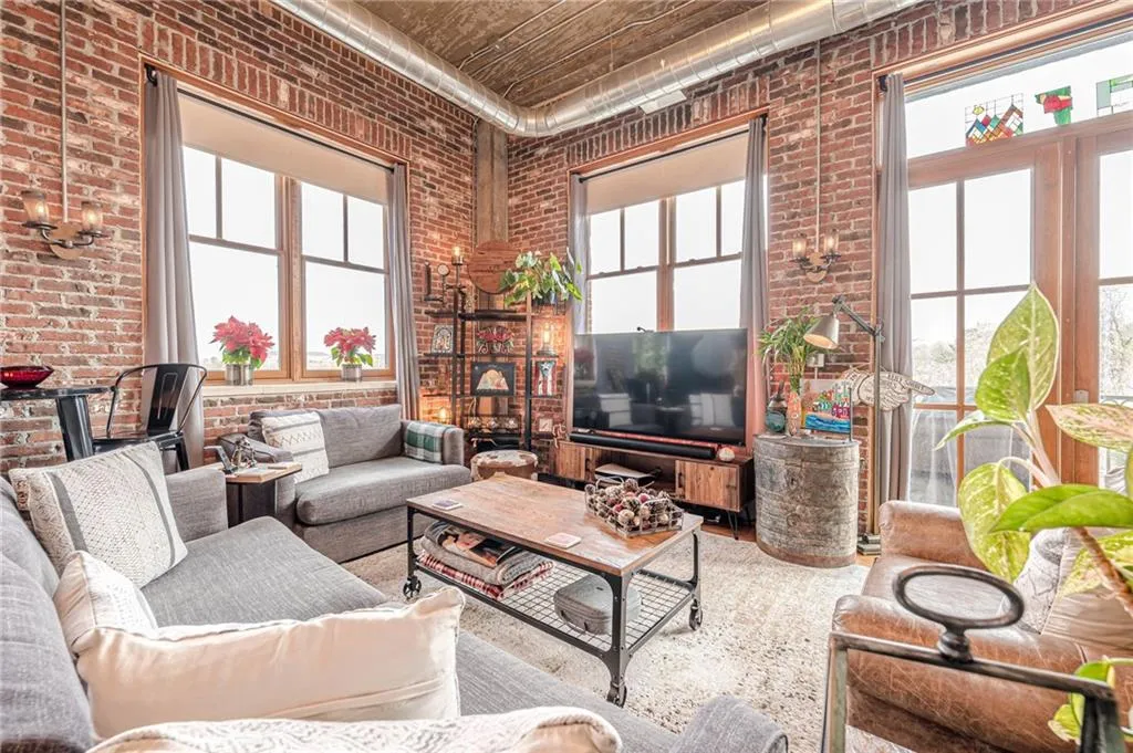 3235 Roswell Road Ne Unit 819, Atlanta, Georgia 30305, 2 Bedrooms Bedrooms, 0 ,2 BathroomsBathrooms,Residential,For Sale,3235 Roswell Road Ne Unit 819,7739092