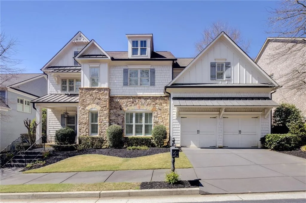 305 Valley Brook Way Ne, Atlanta, Georgia 30342, 5 Bedrooms Bedrooms, 0 ,4 BathroomsBathrooms,Residential,Sold,305 Valley Brook Way Ne,7739630