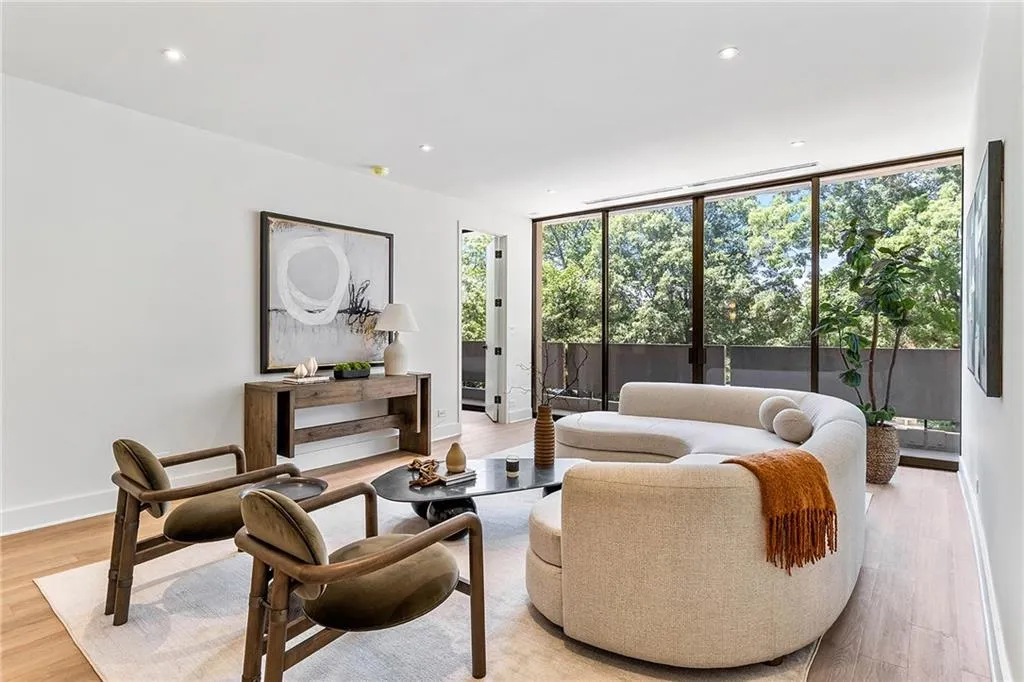 2575 Peachtree Road Ne Unit 6g, Atlanta, Georgia 30305, 2 Bedrooms Bedrooms, 0 ,2 BathroomsBathrooms,Residential,For Sale,2575 Peachtree Road Ne Unit 6g,7742953