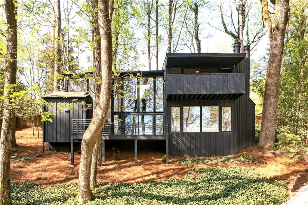 5020 Vallo Vista Court, Atlanta, Georgia 30342, 4 Bedrooms Bedrooms, 0 ,3 BathroomsBathrooms,Residential,For Sale,5020 Vallo Vista Court,7743692