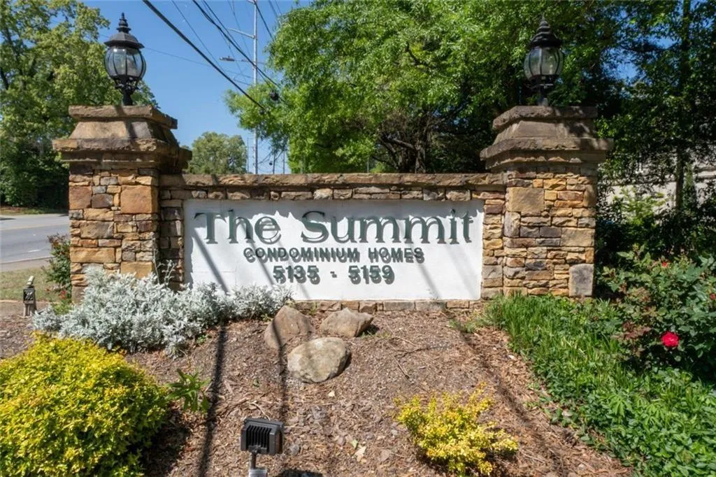 5151 Roswell Unit 7, Atlanta, Georgia 30342, 2 Bedrooms Bedrooms, 0 ,2 BathroomsBathrooms,Residential,For Sale,5151 Roswell Unit 7,7751192
