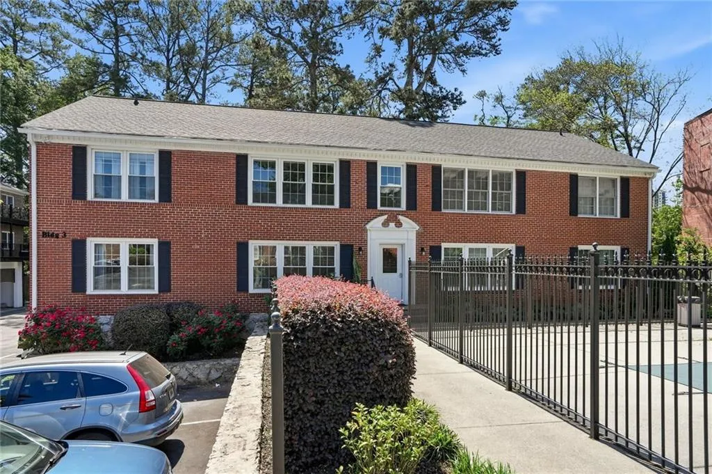 3669 Peachtree Road Ne Unit 3b, Atlanta, Georgia 30319, 2 Bedrooms Bedrooms, 0 ,1 BathroomBathrooms,Residential,For Sale,3669 Peachtree Road Ne Unit 3b,7756143