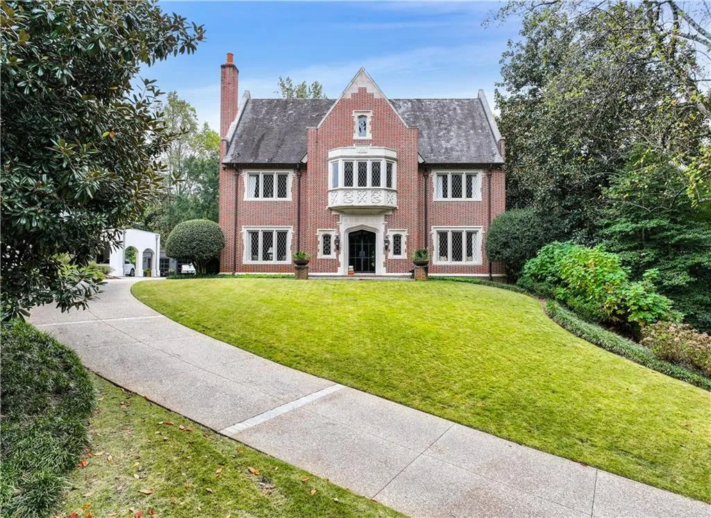 369 Pine Tree Drive Ne, Atlanta, Georgia 30305, 6 Bedrooms Bedrooms, 0 ,7 BathroomsBathrooms,Residential,For Sale,369 Pine Tree Drive Ne,7758961
