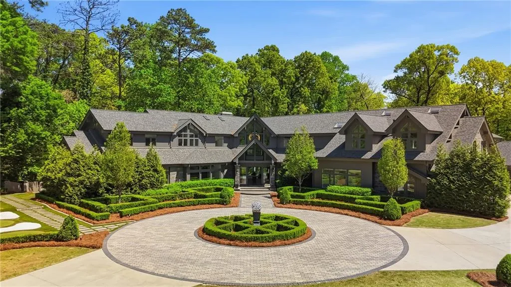 2883 W Roxboro Road Ne, Atlanta, Georgia 30324, 6 Bedrooms Bedrooms, 0 ,8 BathroomsBathrooms,Residential,For Sale,2883 W Roxboro Road Ne,7752836