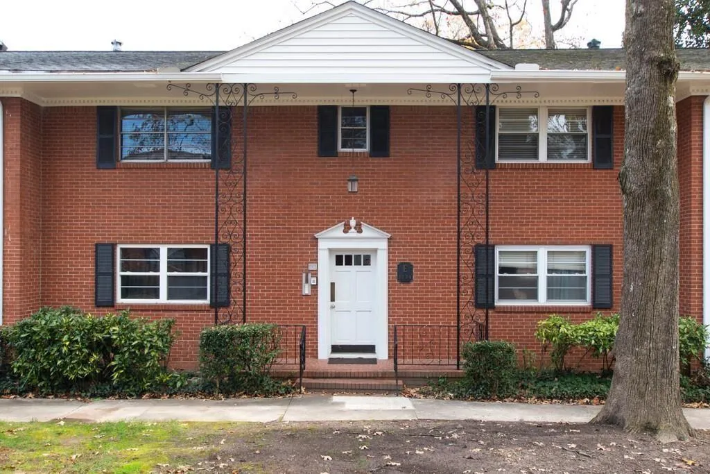 3660 Peachtree Road Ne Unit E4, Atlanta, Georgia 30319, 2 Bedrooms Bedrooms, 0 ,2 BathroomsBathrooms,Residential,For Sale,3660 Peachtree Road Ne Unit E4,7762628
