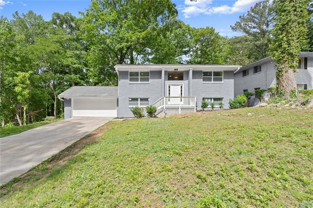 495 Larchmont Circle Nw, Atlanta, Georgia 30318, 4 Bedrooms Bedrooms, 0 ,2 BathroomsBathrooms,Residential,For Sale,495 Larchmont Circle Nw,7763202