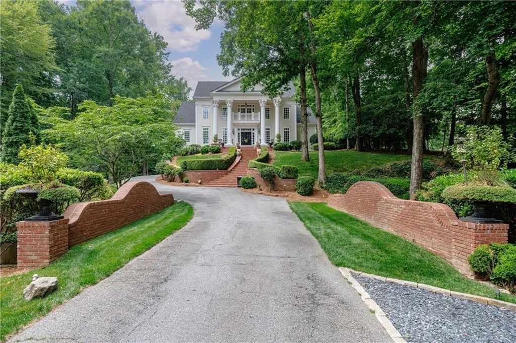 510 Londonberry Road, Atlanta, Georgia 30327, 6 Bedrooms Bedrooms, 0 ,4 BathroomsBathrooms,Residential,For Sale,510 Londonberry Road,7776286