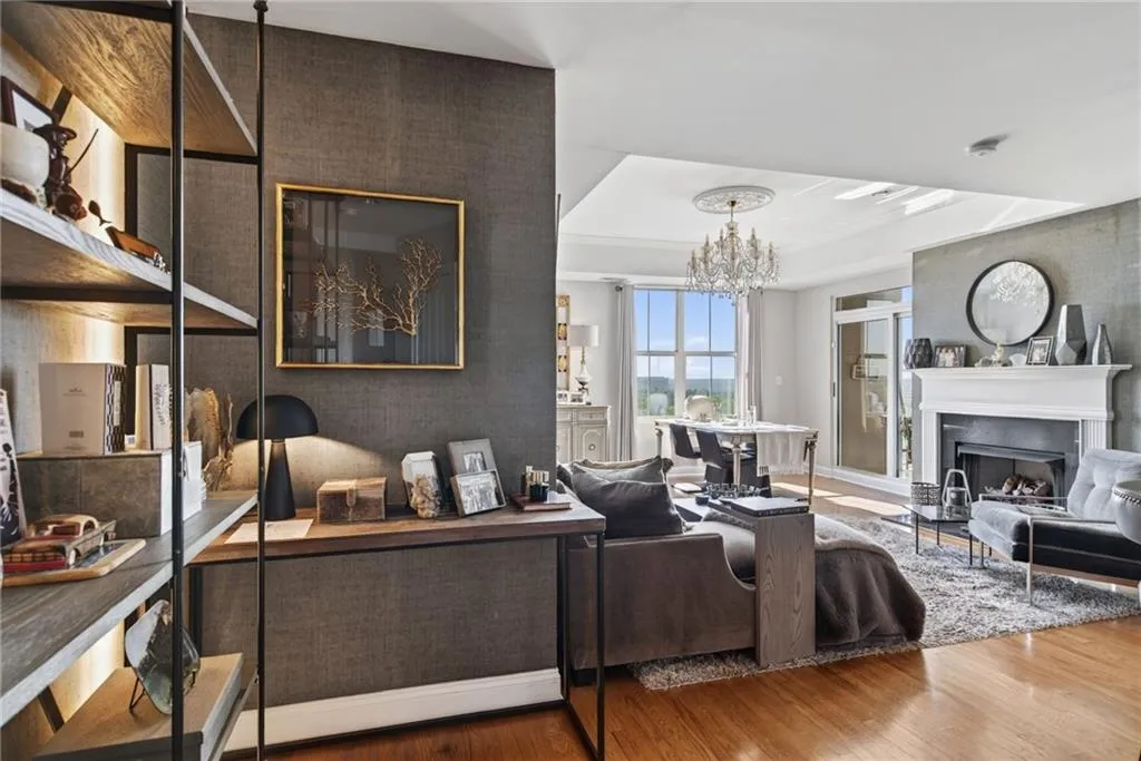 2881 Peachtree Road Ne Unit 1102, Atlanta, Georgia 30305, 2 Bedrooms Bedrooms, 0 ,2 BathroomsBathrooms,Residential,For Sale,2881 Peachtree Road Ne Unit 1102,7774458