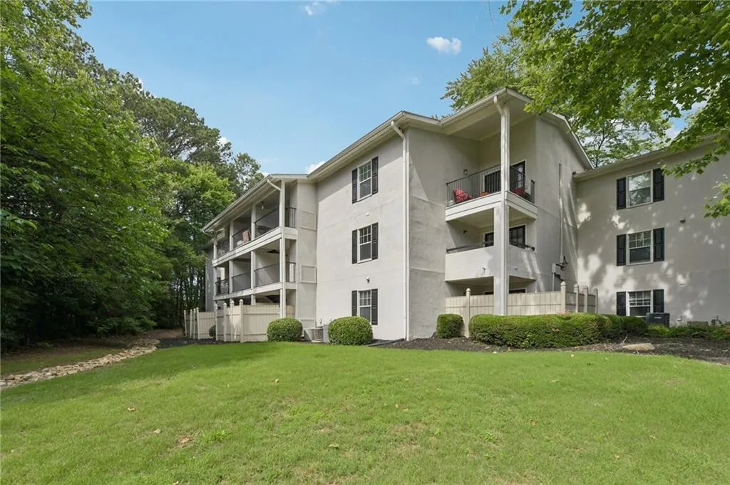 1150 Collier Road Nw Unit 15j, Atlanta, Georgia 30318, 2 Bedrooms Bedrooms, 0 ,2 BathroomsBathrooms,Residential,For Sale,1150 Collier Road Nw Unit 15j,7776744