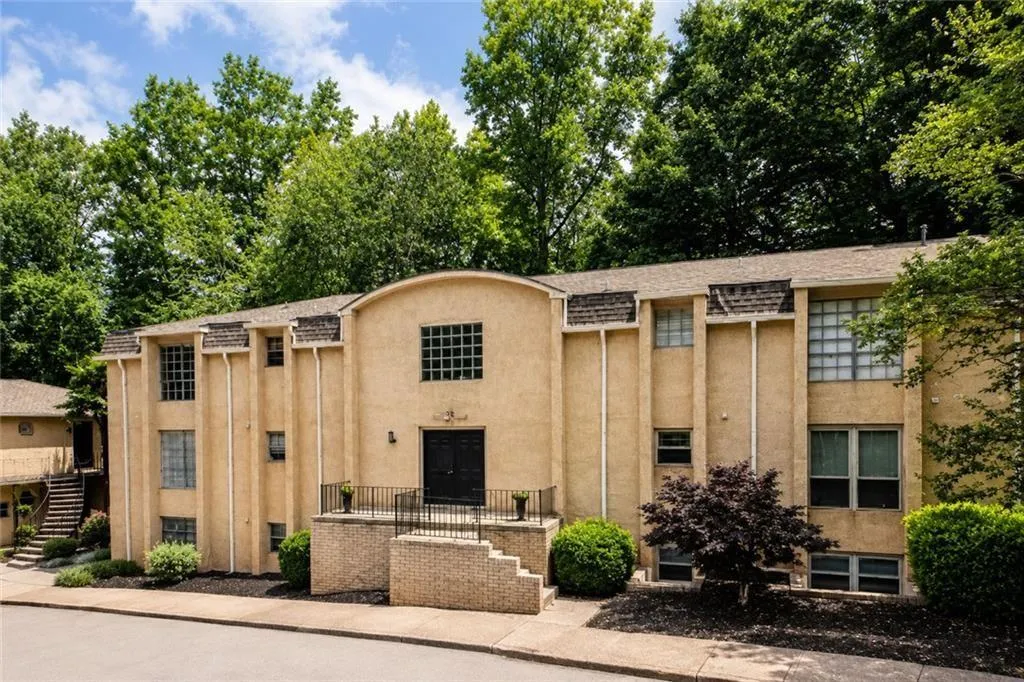 5400 Roswell Road Unit L6, Atlanta, Georgia 30342, 2 Bedrooms Bedrooms, 0 ,2 BathroomsBathrooms,Residential,For Sale,5400 Roswell Road Unit L6,7779721