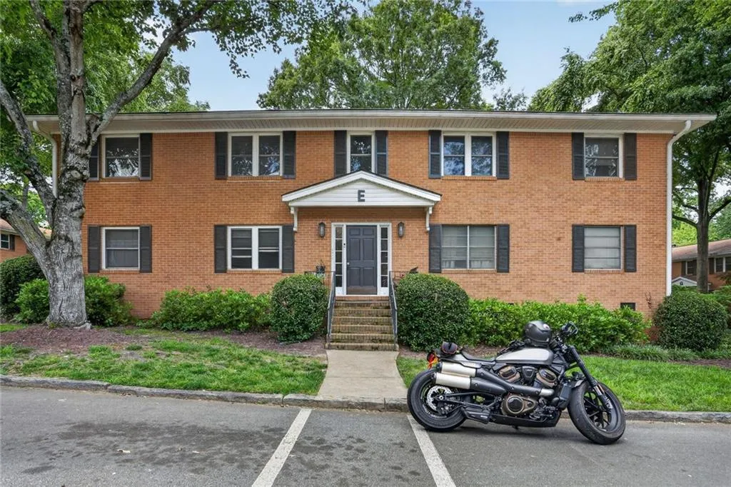 3510 Roswell Road Nw Unit E2, Atlanta, Georgia 30305, 2 Bedrooms Bedrooms, 0 ,2 BathroomsBathrooms,Residential,For Sale,3510 Roswell Road Nw Unit E2,7784891