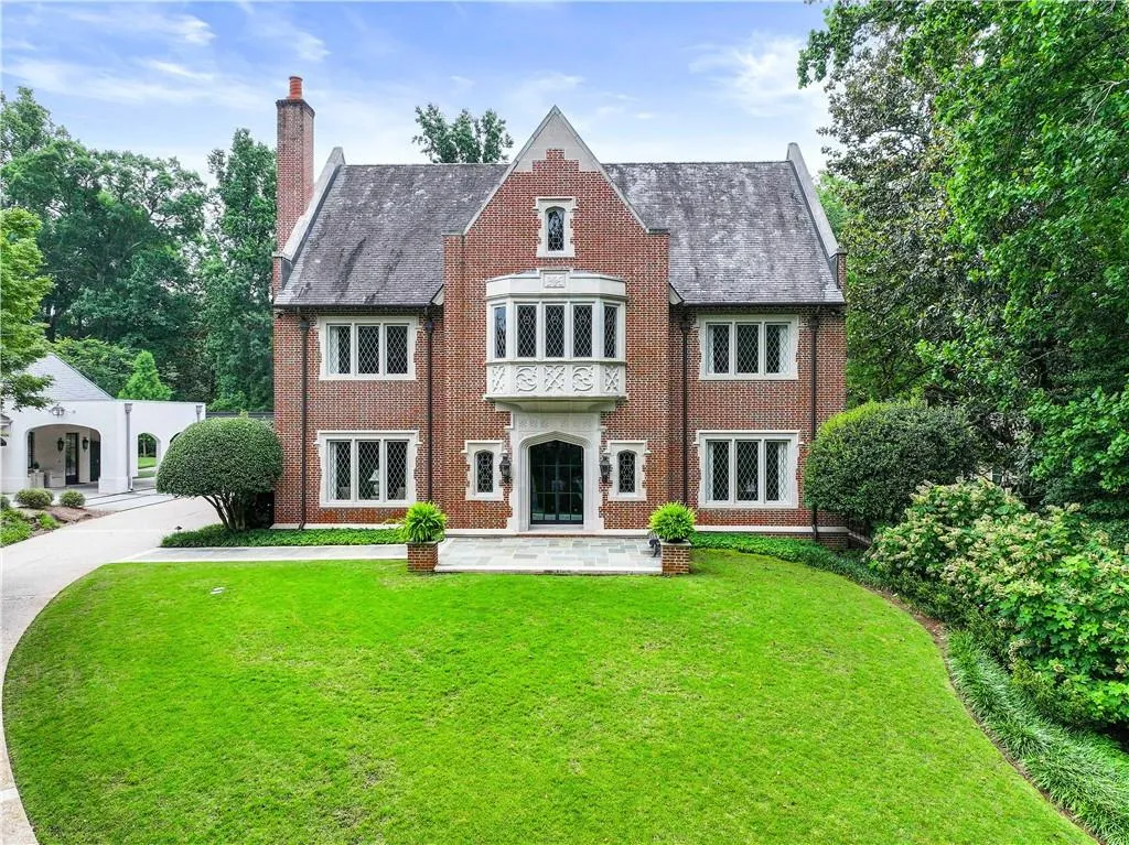 369 Pine Tree Drive Ne, Atlanta, Georgia 30305, 6 Bedrooms Bedrooms, 0 ,7 BathroomsBathrooms,Residential,For Sale,369 Pine Tree Drive Ne,7784940