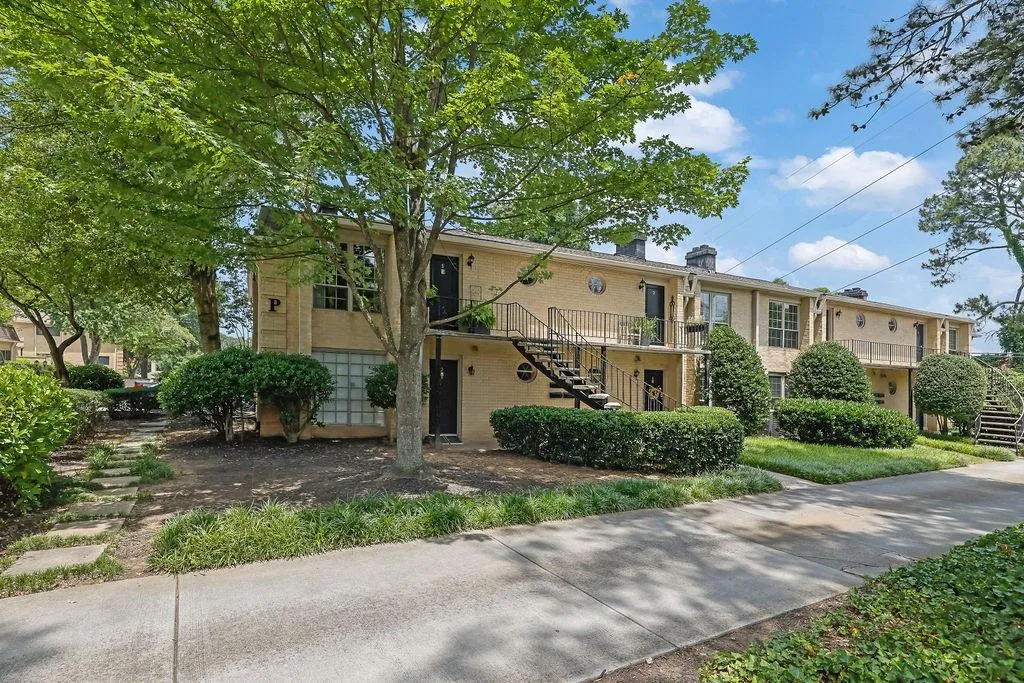 5400 Roswell Road Unit P3, Atlanta, Georgia 30342, 2 Bedrooms Bedrooms, 0 ,1 BathroomBathrooms,Residential,For Sale,5400 Roswell Road Unit P3,7797467 5400 Roswell Road Unit P3, Atlanta, Georgia 30342, 2 Bedrooms Bedrooms, 0 ,1 BathroomBathrooms,Residential,For Sale,5400 Roswell Road Unit P3,7797467