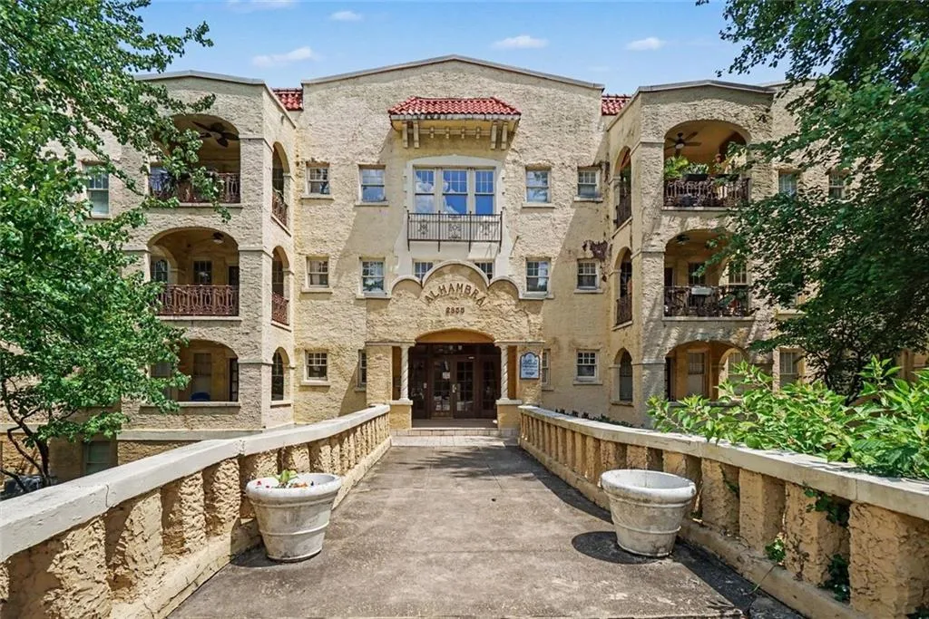2855 Peachtree Road Ne Unit 205, Atlanta, Georgia 30305, 2 Bedrooms Bedrooms, 0 ,2 BathroomsBathrooms,Residential,For Sale,2855 Peachtree Road Ne Unit 205,7804147