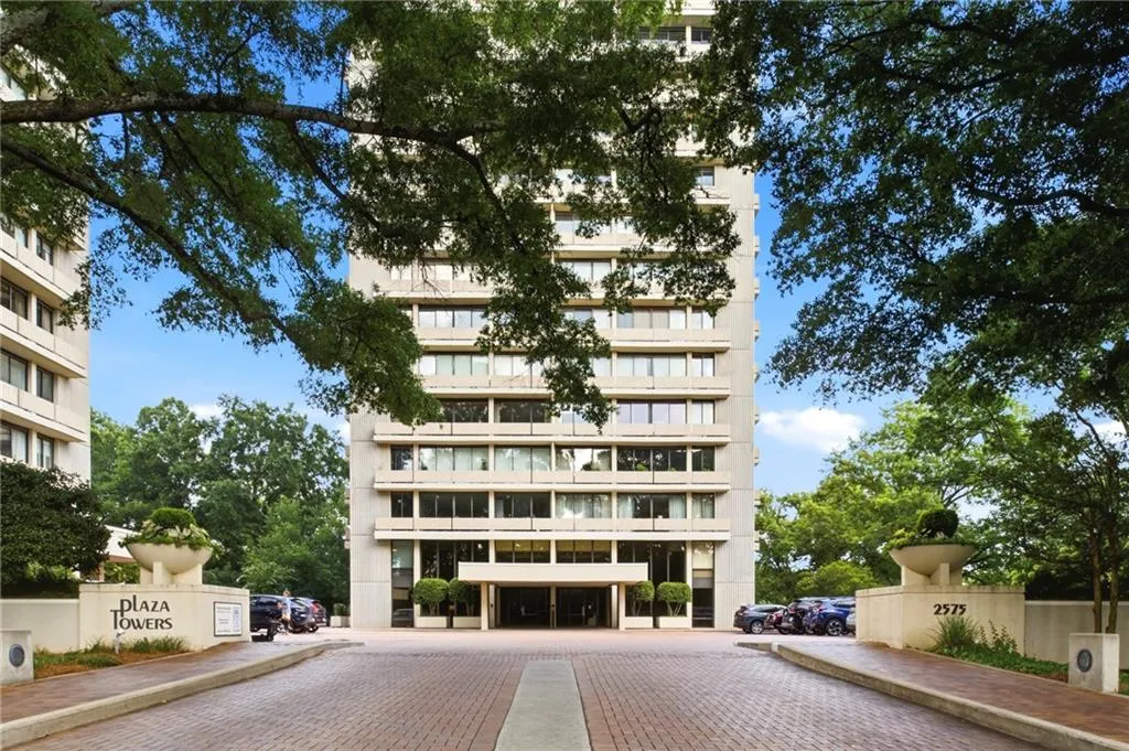 2575 Peachtree Road Ne Unit 2e, Atlanta, Georgia 30305, 2 Bedrooms Bedrooms, 0 ,2 BathroomsBathrooms,Residential,For Sale,2575 Peachtree Road Ne Unit 2e,7807828