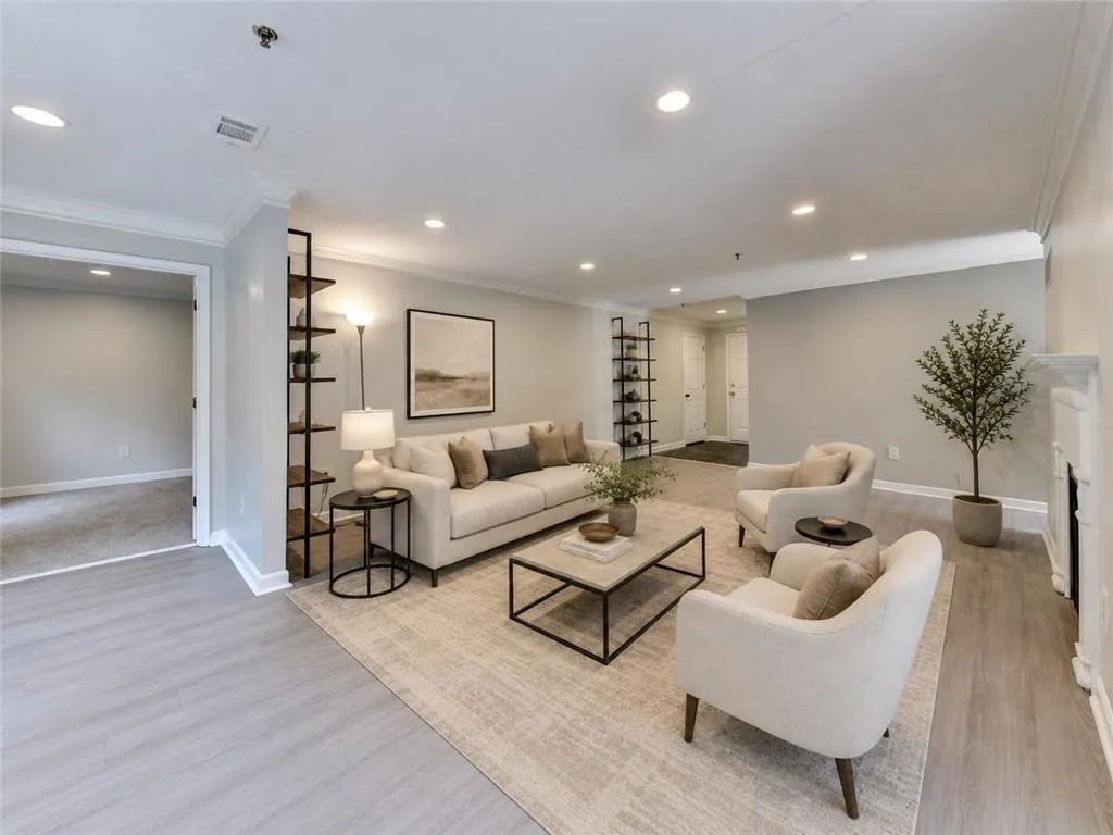 3201 Lenox Road Ne Unit 19, Atlanta, Georgia 30324, 2 Bedrooms Bedrooms, 0 ,2 BathroomsBathrooms,Residential,Sold,3201 Lenox Road Ne Unit 19,7823148