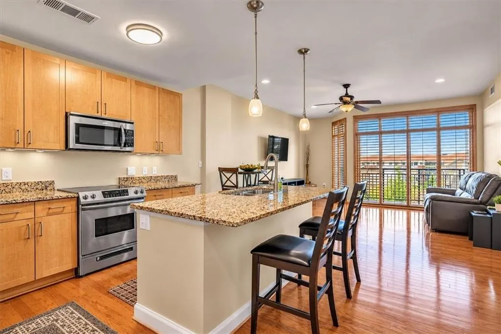 711 Cosmopolitan Drive Ne Unit 403, Atlanta, Georgia 30324, 1 Bedroom Bedrooms, 0 ,1 BathroomBathrooms,Residential,Sold,711 Cosmopolitan Drive Ne Unit 403,7828026