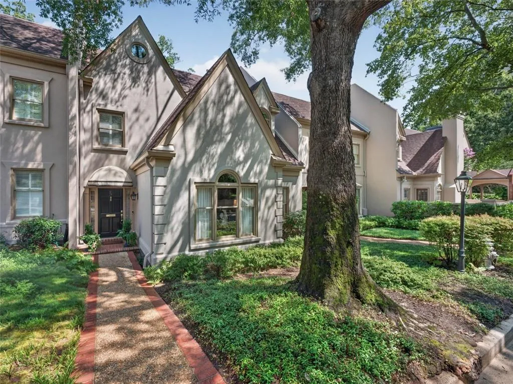 2525 Peachtree Road Ne Unit 25, Atlanta, Georgia 30305, 3 Bedrooms Bedrooms, 0 ,4 BathroomsBathrooms,Residential,For Sale,2525 Peachtree Road Ne Unit 25,7826466