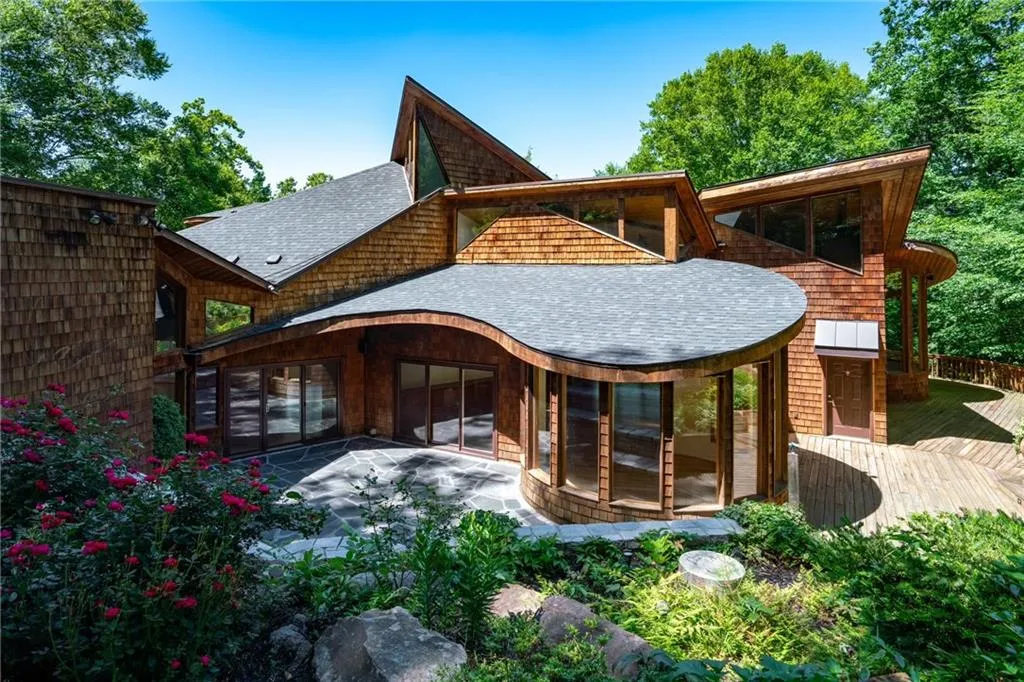 120 Laurel Drive Ne, Atlanta, Georgia 30342, 5 Bedrooms Bedrooms, 0 ,5 BathroomsBathrooms,Residential,For Sale,120 Laurel Drive Ne,7824579