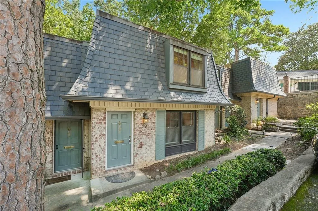 Atlanta, Georgia 30327, 2 Bedrooms Bedrooms, 0 ,1 BathroomBathrooms,Residential,For Sale,7827695