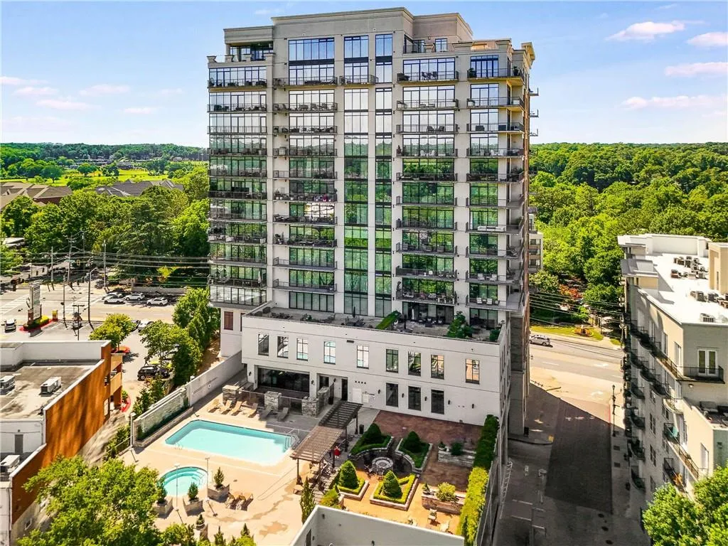 2233 Peachtree Road Ne Unit 402, Atlanta, Georgia 30309, 2 Bedrooms Bedrooms, 0 ,2 BathroomsBathrooms,Residential,For Sale,2233 Peachtree Road Ne Unit 402,7832905