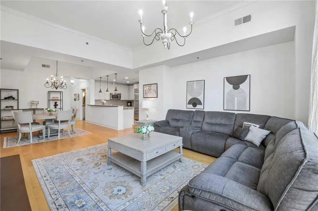 Atlanta, Georgia 30305, 2 Bedrooms Bedrooms, 0 ,2 BathroomsBathrooms,Residential,For Sale,7838854