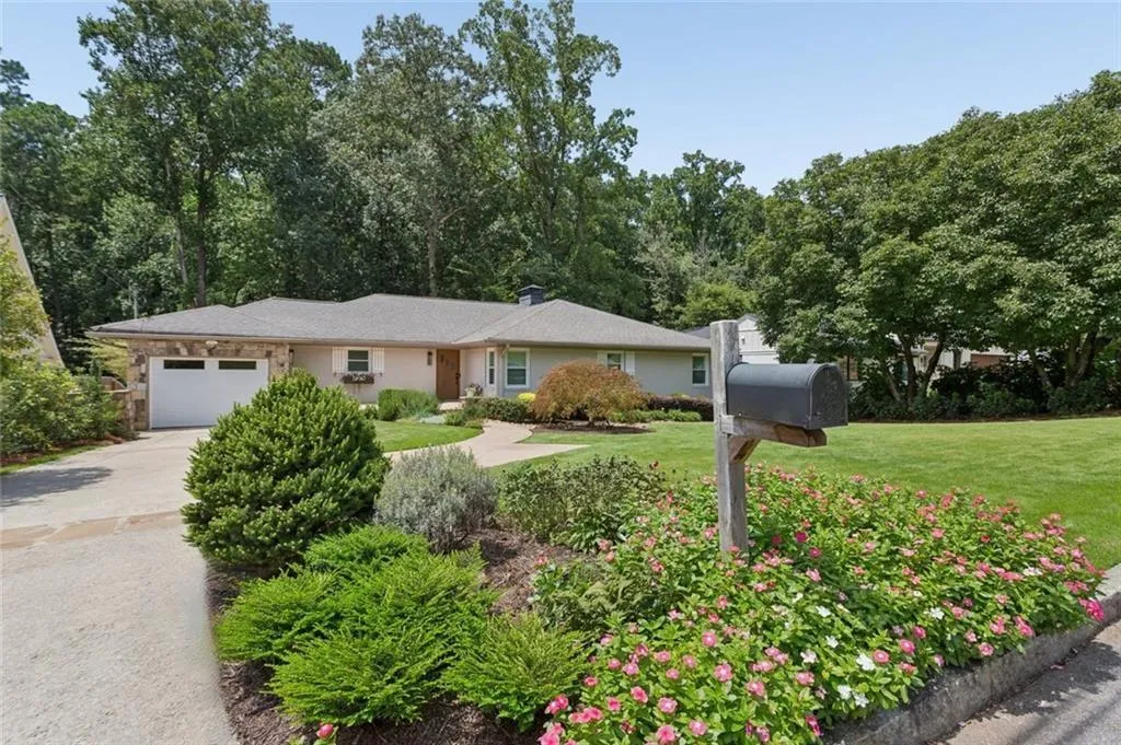 2970 Rockingham Drive Nw, Atlanta, Georgia 30327, 4 Bedrooms Bedrooms, 0 ,3 BathroomsBathrooms,Residential,Sold,2970 Rockingham Drive Nw,7837899